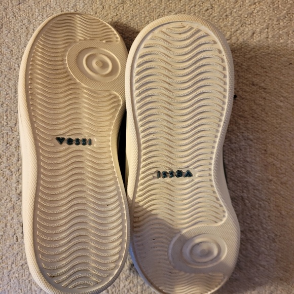 Vessi Courtside Classic Women's Waterproof Sneakers - Picture 4 of 6